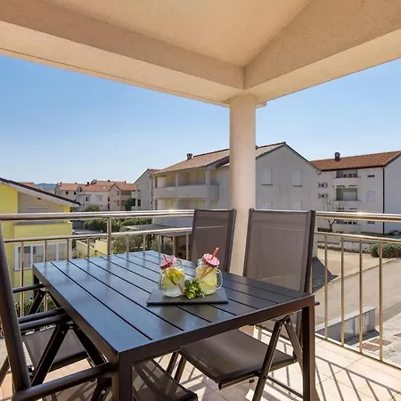 Amira Apartment *
